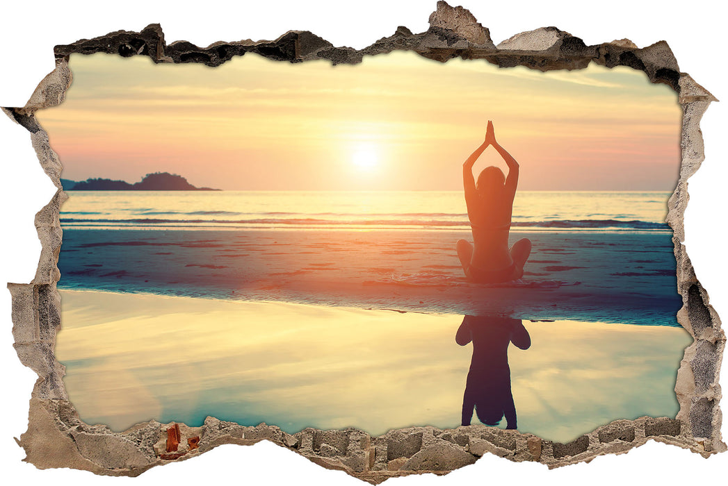 Pixxprint Frau in einer Yogapose am Strand, 3D Wandtattoo