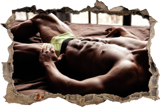Muskulöser Mann im Bett  3D Wandtattoo Wanddurchbruch