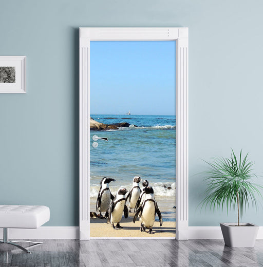 Pinguine am Strand Türaufkleber im Wohnzimmer