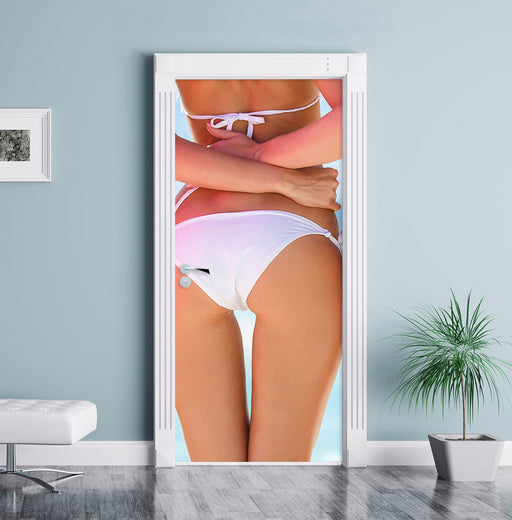 Sexy Girl Bikini Türaufkleber im Wohnzimmer