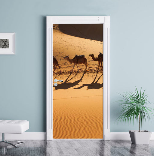 Kamelkarawane in der Wüste Türaufkleber im Wohnzimmer