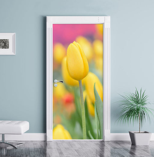 Gelbe Tulpen im Frühling Türaufkleber im Wohnzimmer