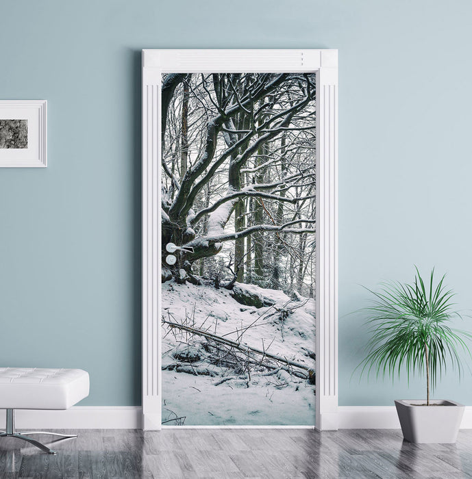 Wald mit Schnee bedeckt Türaufkleber im Wohnzimmer