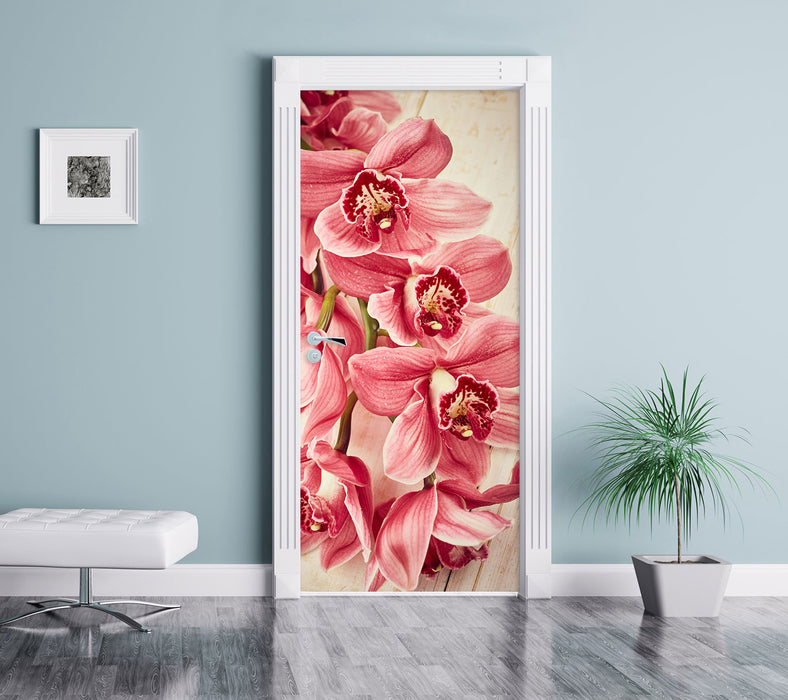 Rosane Orchideenblüten Türaufkleber im Wohnzimmer