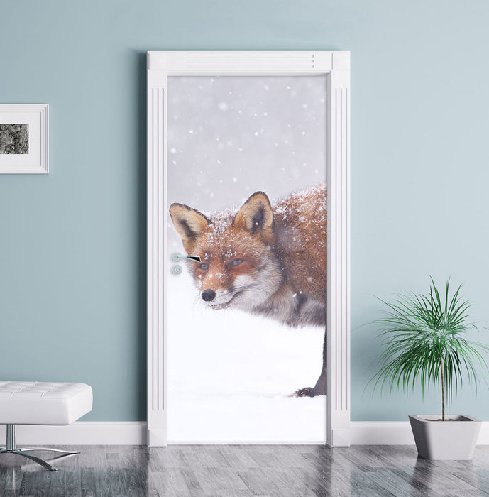 Roter Fuchs im Schneegestöber Türaufkleber im Wohnzimmer