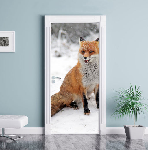 Fuchs im Schnee Türaufkleber im Wohnzimmer