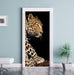 Anmutiger Leopard Türaufkleber im Wohnzimmer