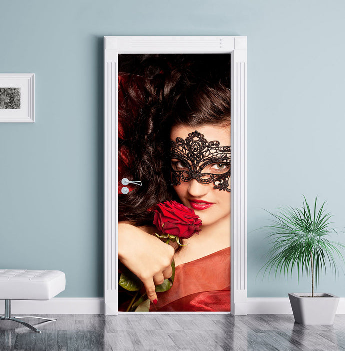 Sexy Frau mit Rose Türaufkleber im Wohnzimmer
