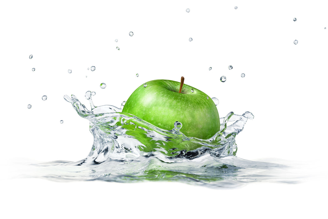 Grüner Apfel fällt in Wasser, Glasbild