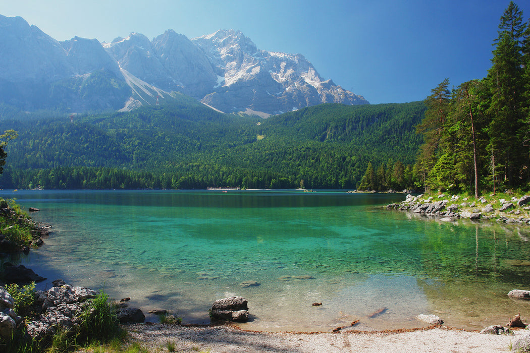 Atemberaubender Bergsee, Glasbild