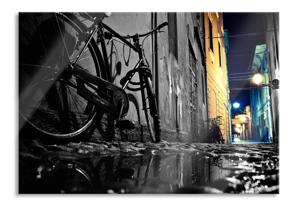 Pixxprint Kleine Seitengasse in Großstadt, Glasbild