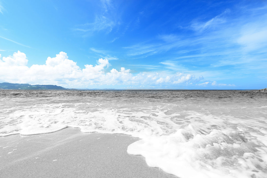 Sandstrand mit Welle, Glasbild