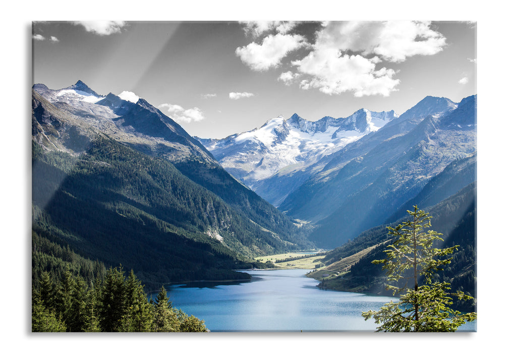 ruhiger See in Berglandschaft, Glasbild