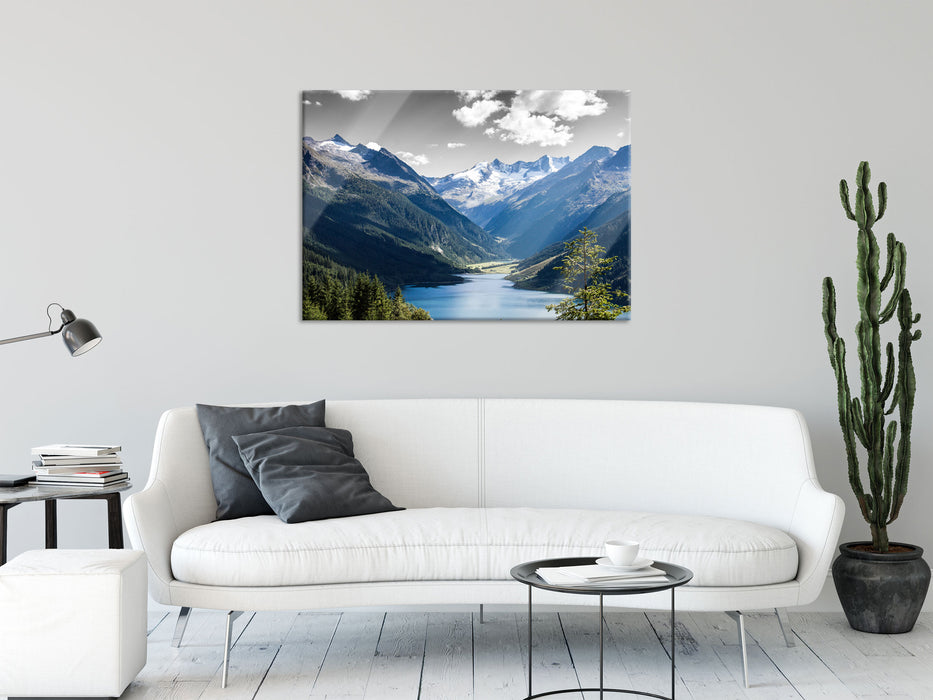 ruhiger See in Berglandschaft, Glasbild