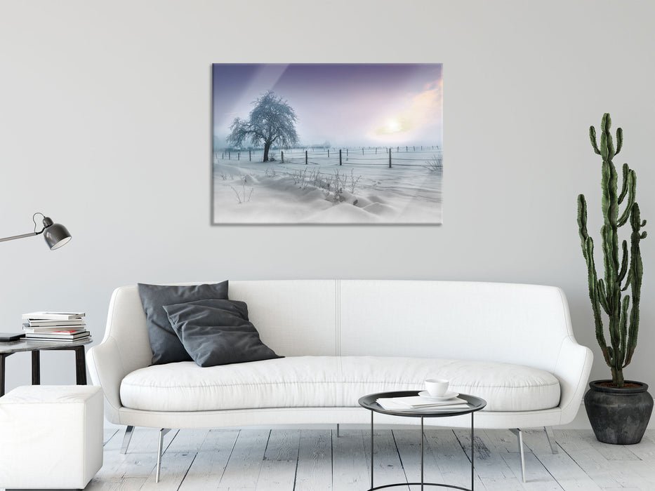 Baum in Winterlandschaft, Glasbild