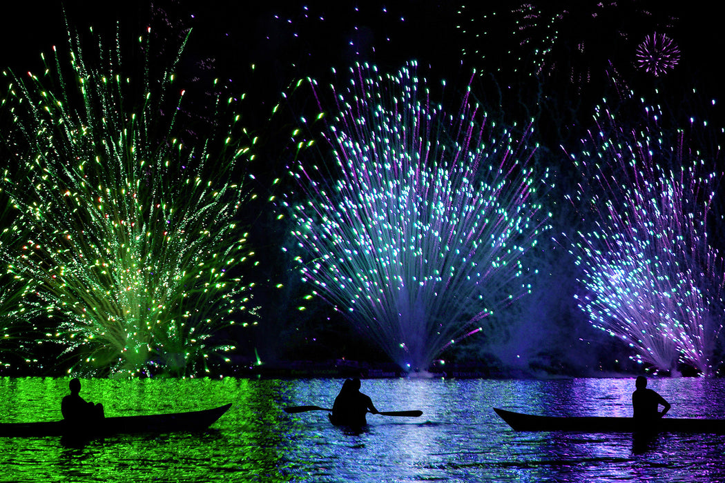 Feuerwerk auf dem Wasser, Glasbild