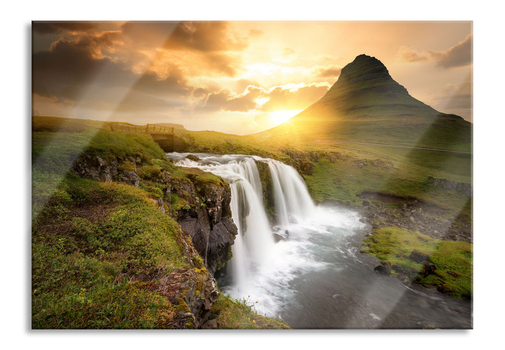 Wasserfall bei Sonnenuntergang, Glasbild