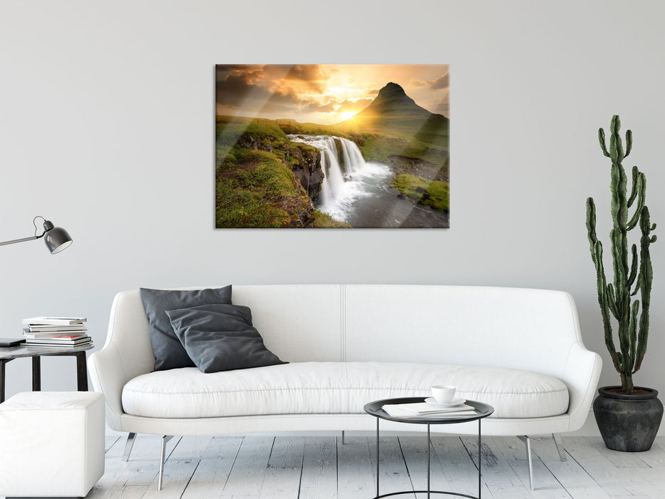 Wasserfall bei Sonnenuntergang, Glasbild