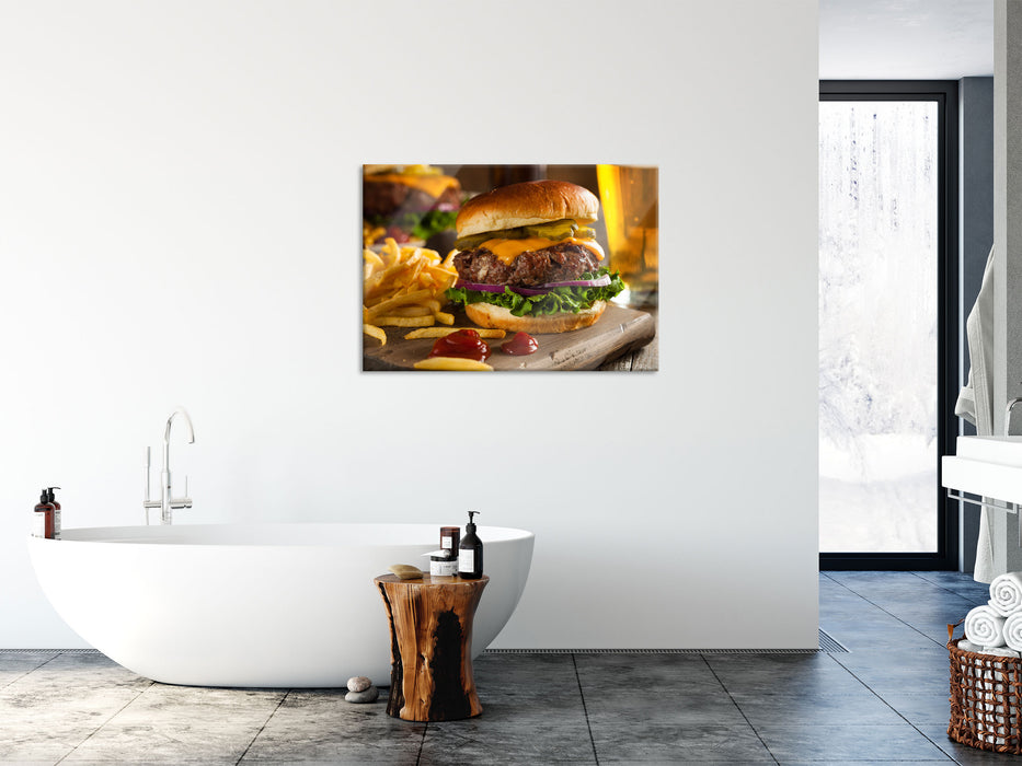 Saftiger Chili Cheese Burger, Glasbild