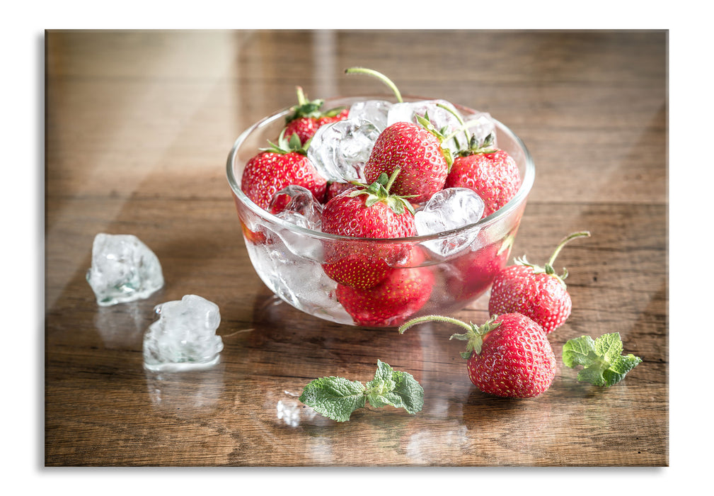 Pixxprint Erdbeeren in Eiswürfeln, Glasbild