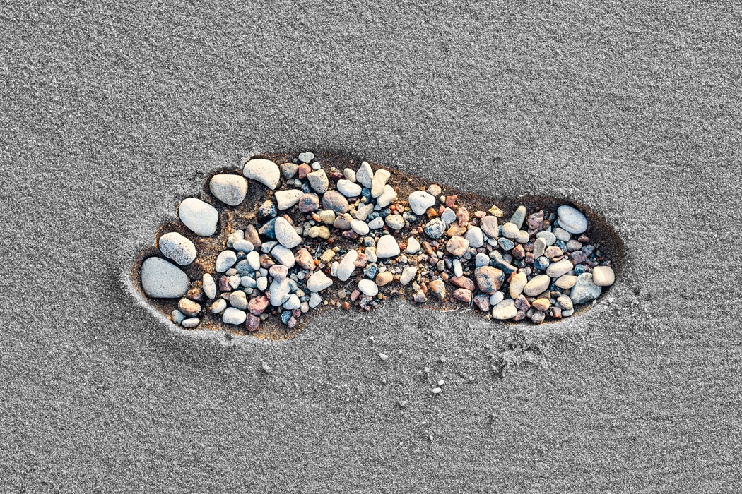 Fußabdruck im Sand, Glasbild