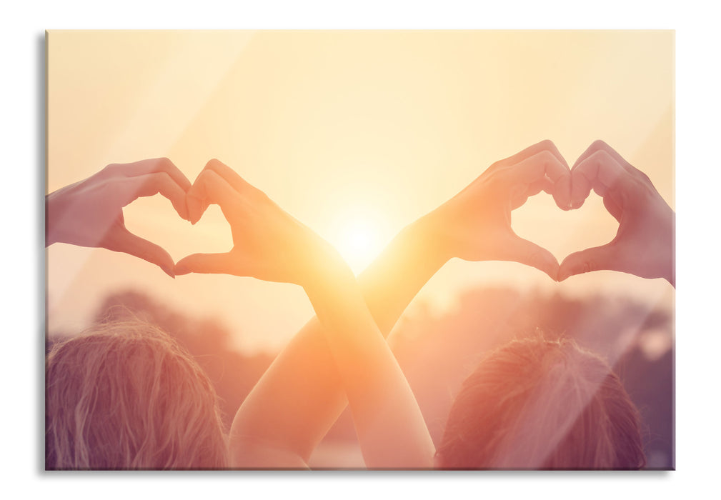 Pixxprint Zwei Mädchen zeigen Herzmotiv, Glasbild