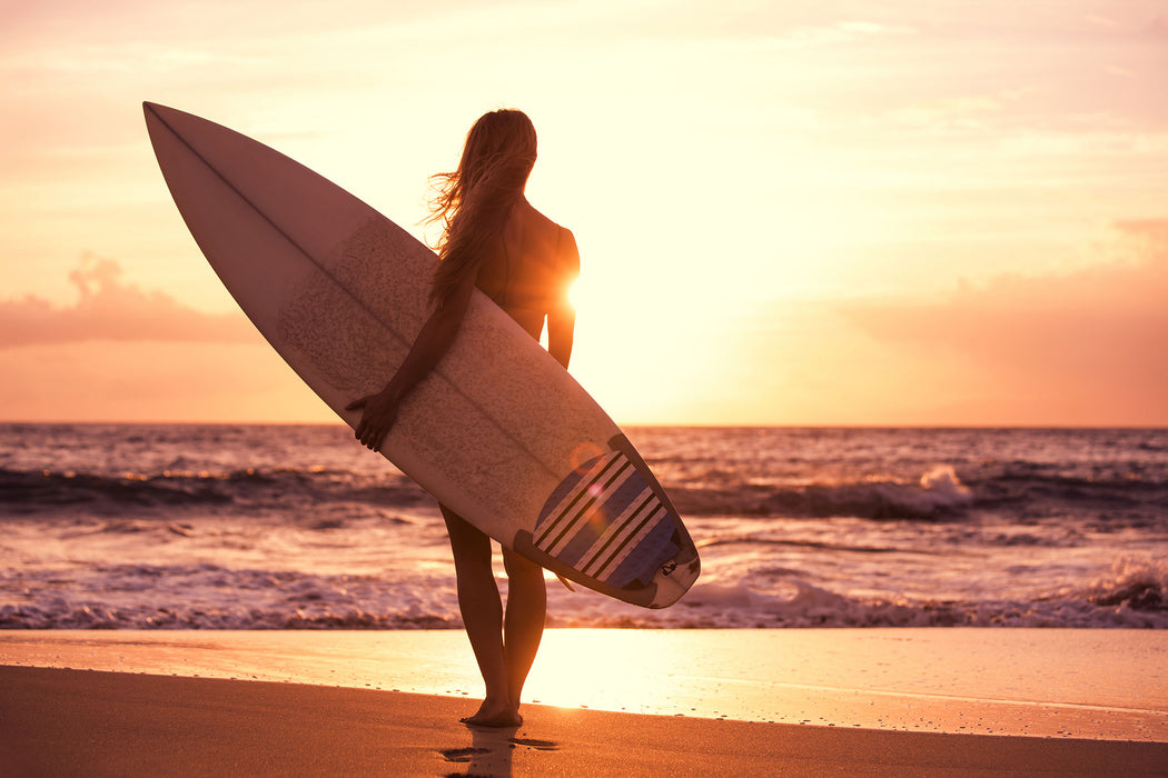 Surferin vor Sonnenuntergang, Glasbild