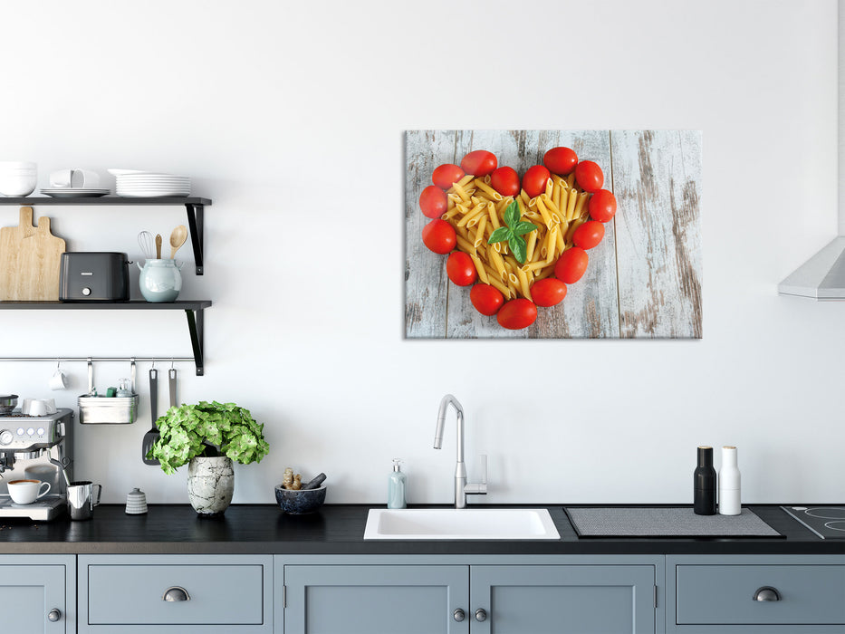 Nudelherz mit Tomaten umrandet, Glasbild