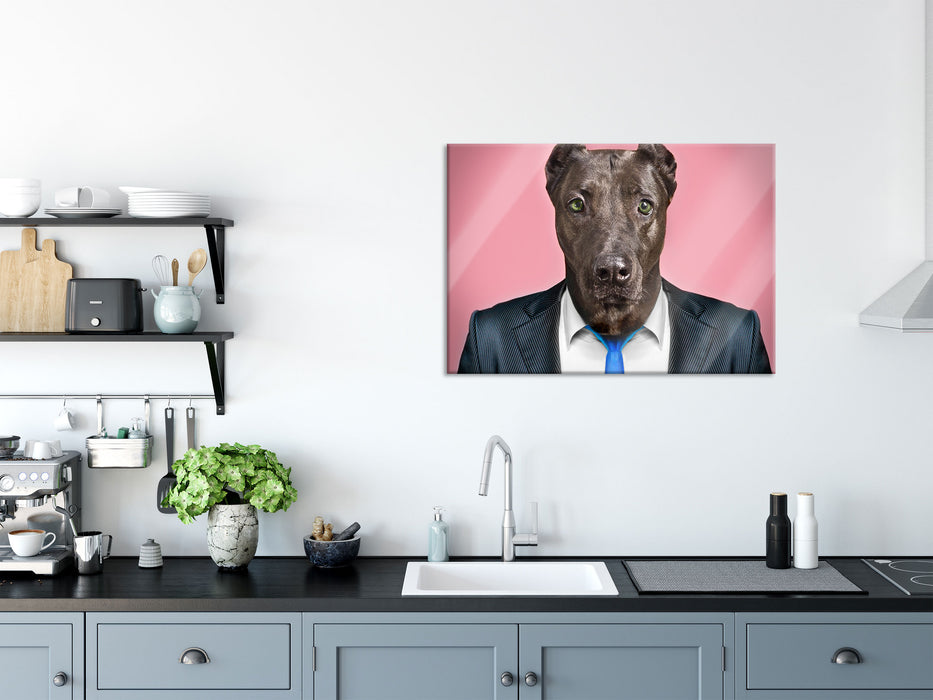 Manager Hund mit Anzug, Glasbild