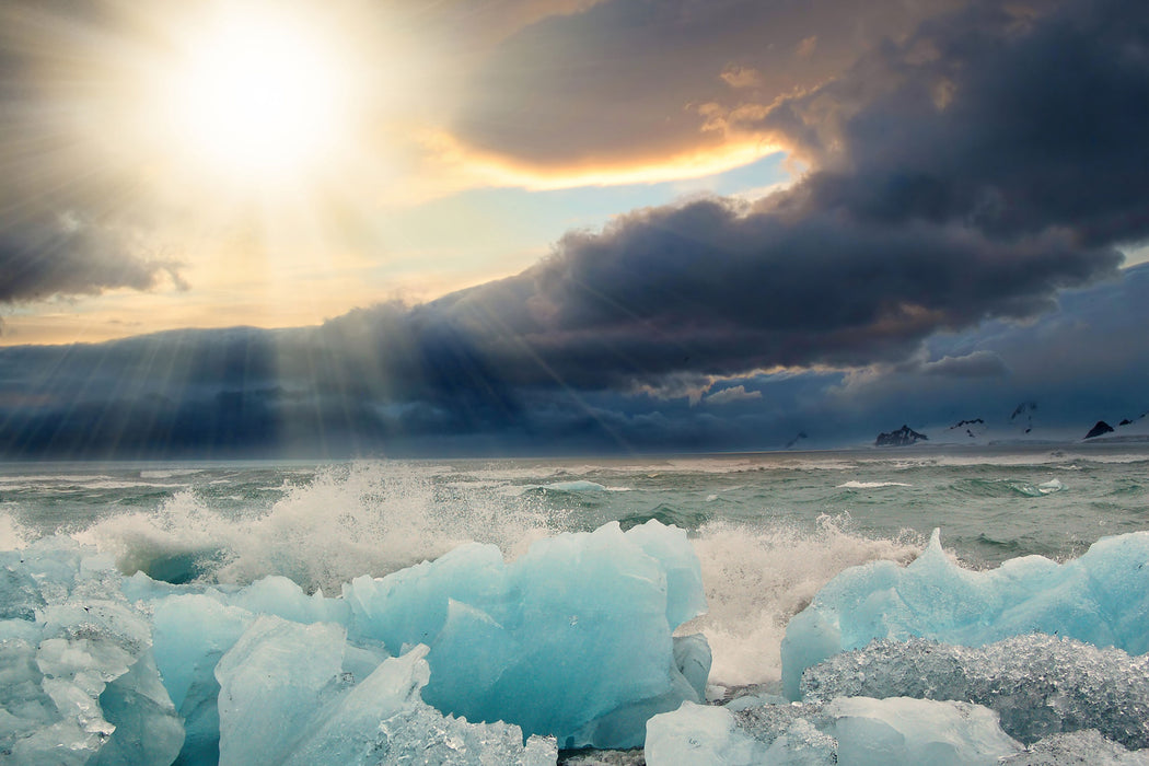 Blaues Polareis im Sonnenschein, Glasbild