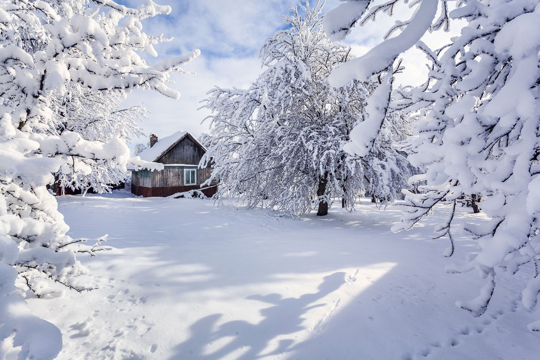 Winterlandschaft mit Hütte, Glasbild