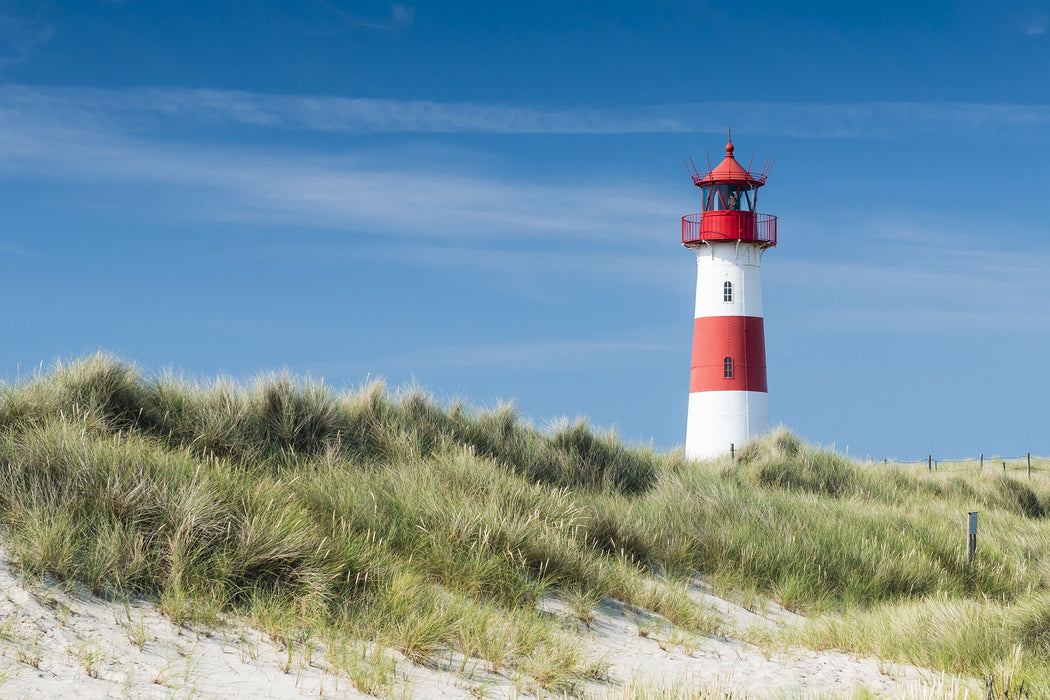 Leuchtturm hinter Dünen, Glasbild