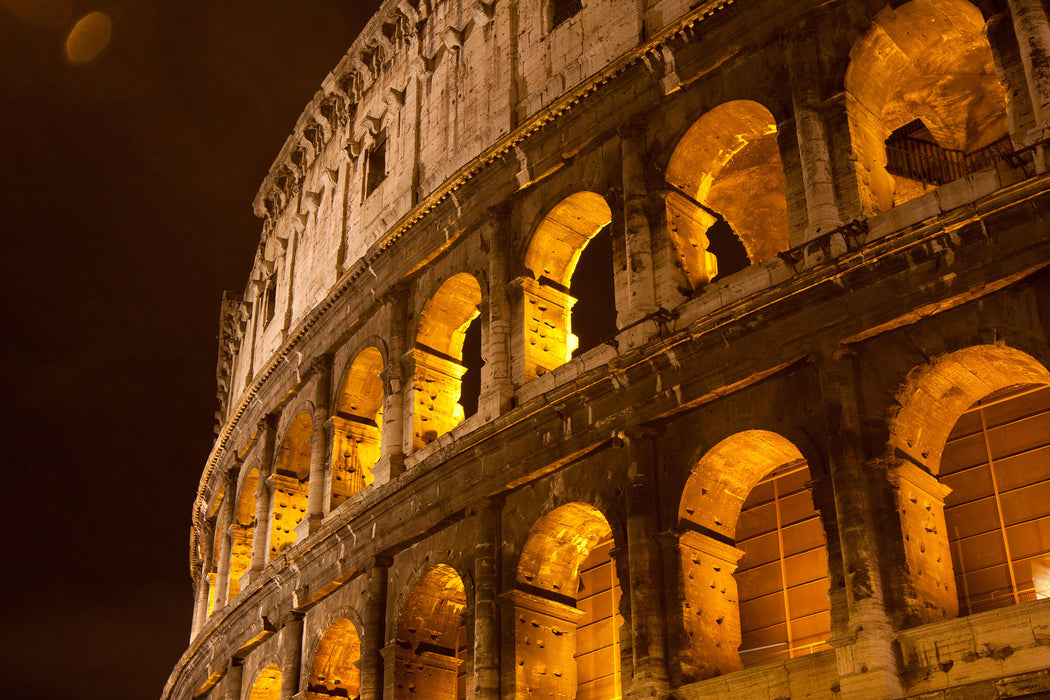 Amphitheater in Rom bei Nacht, Glasbild