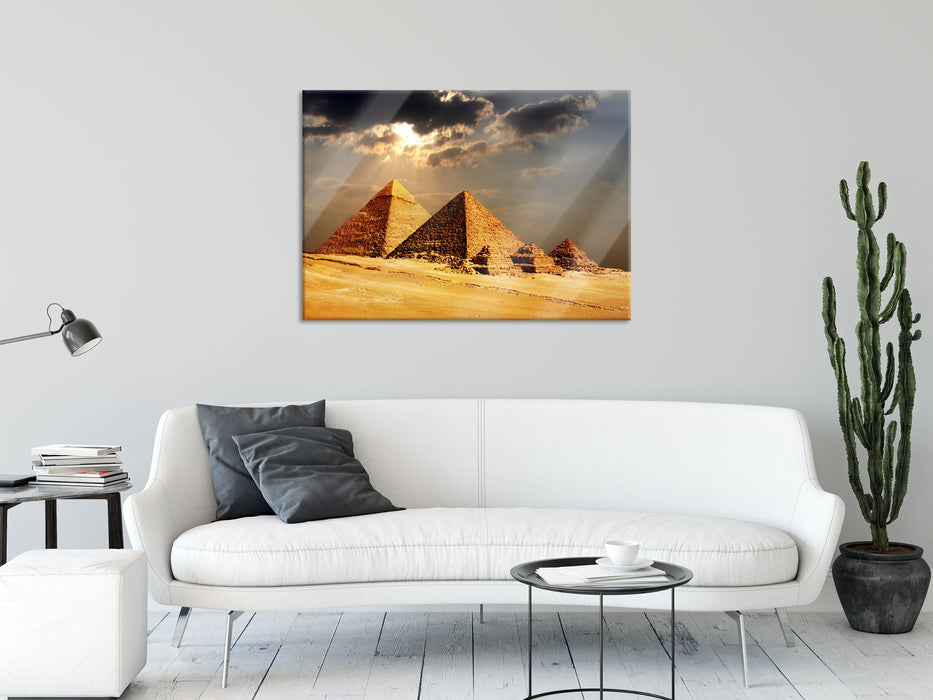 Pyramiden von Gizeh im Sonnenlicht, Glasbild