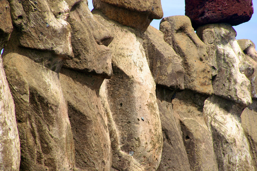 Osterinseln Statuen Detailansicht, Glasbild