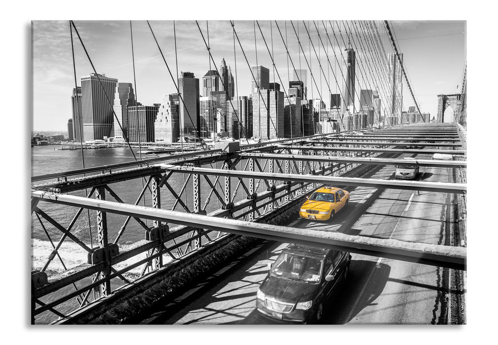 Gelbes Taxi in New York auf Brücke, Glasbild