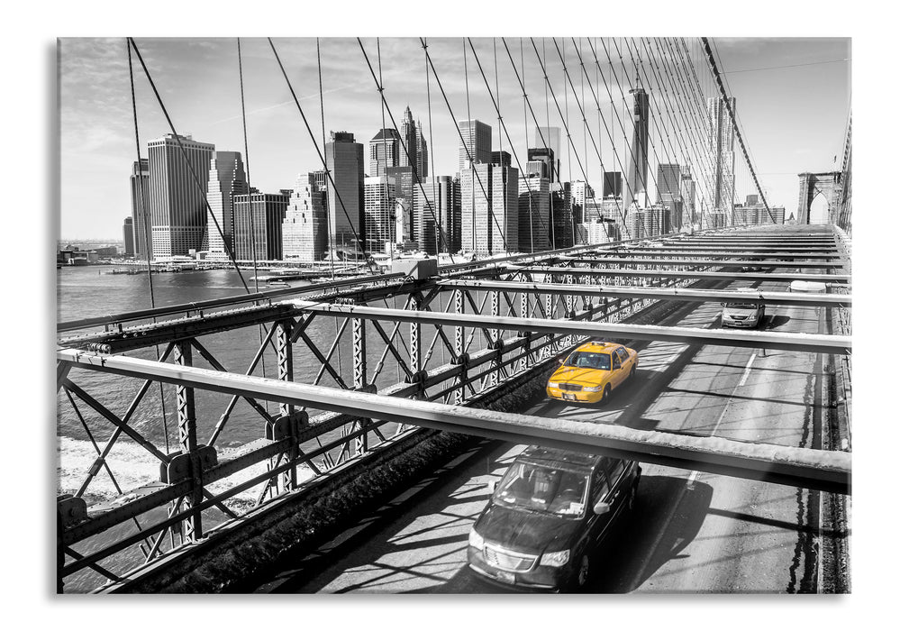 Pixxprint Gelbes Taxi in New York auf Brücke, Glasbild