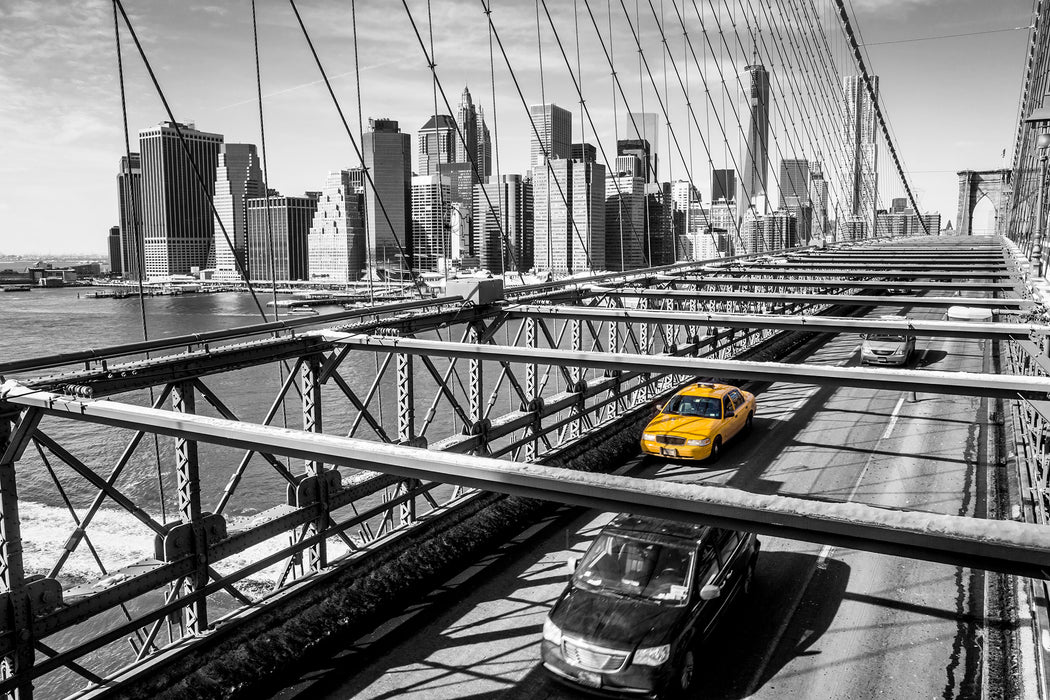 Gelbes Taxi in New York auf Brücke, Glasbild