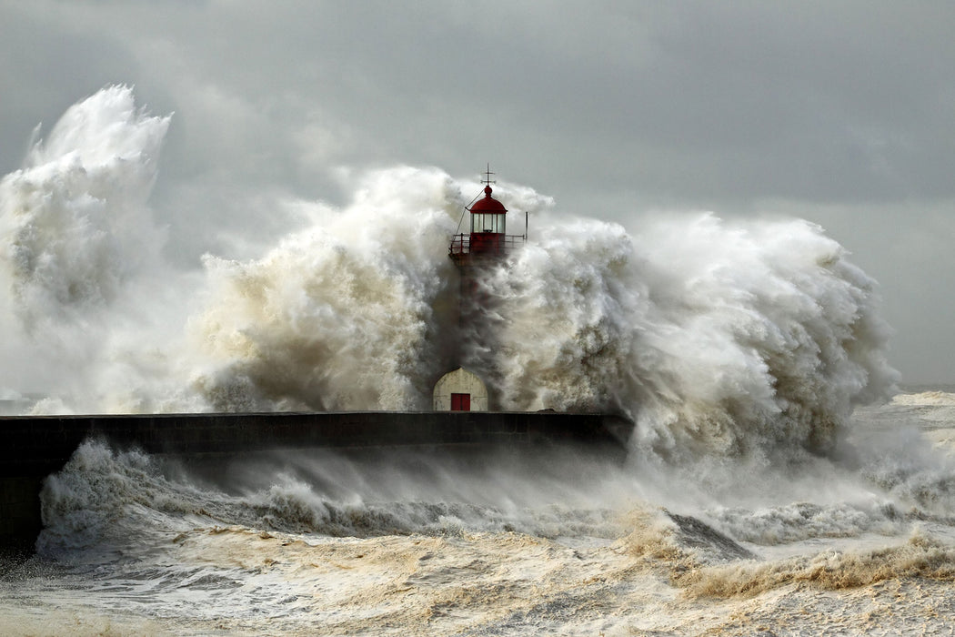 Leuchtturm im Sturm, Glasbild