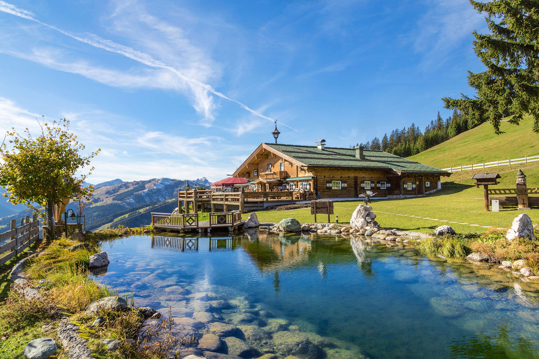 Schönes Haus in den Alpen, Glasbild