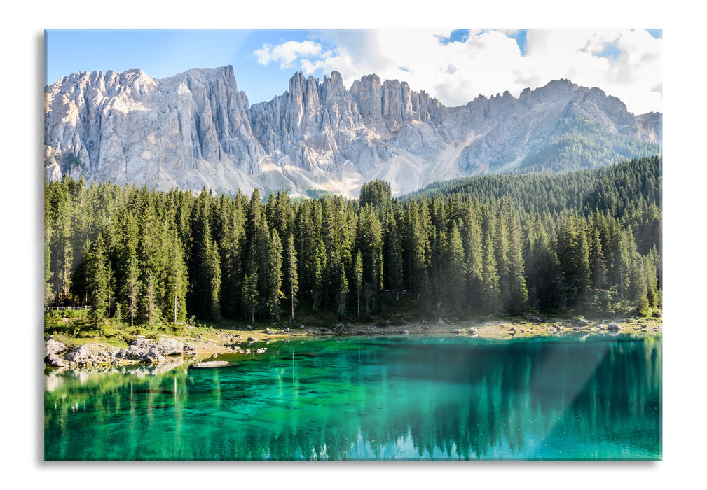 Wunderschöner klarer Bergsee, Glasbild