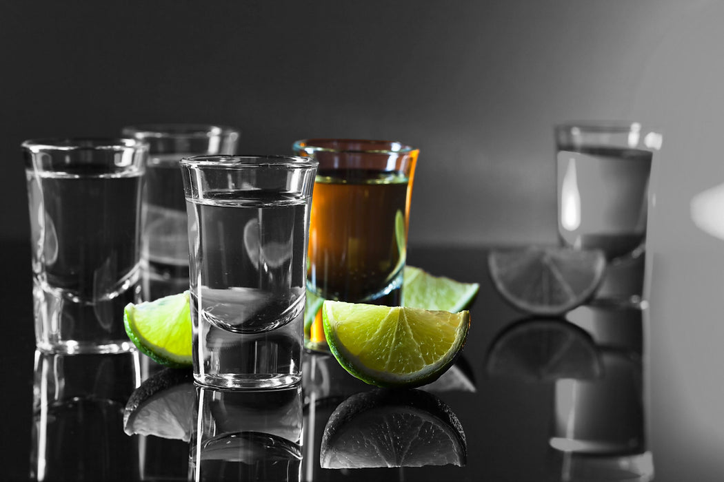 Tequila Shots mit Limetten, Glasbild