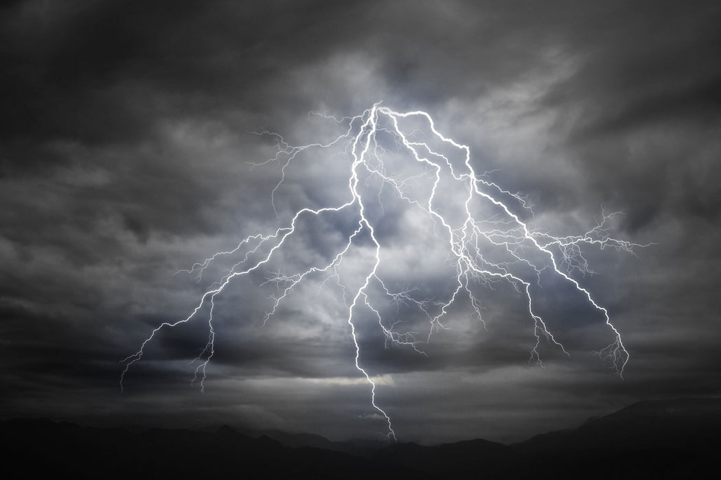 Blitze am stürmischen Himmel, Glasbild