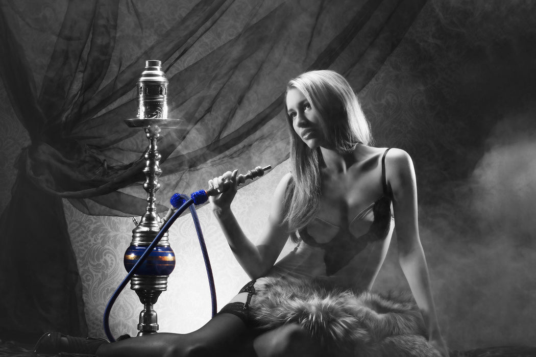 Frau mit Shisha, Glasbild