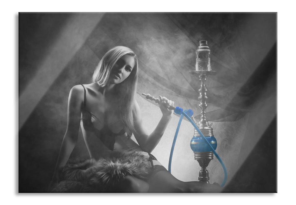 Frau neben Shisha, Glasbild