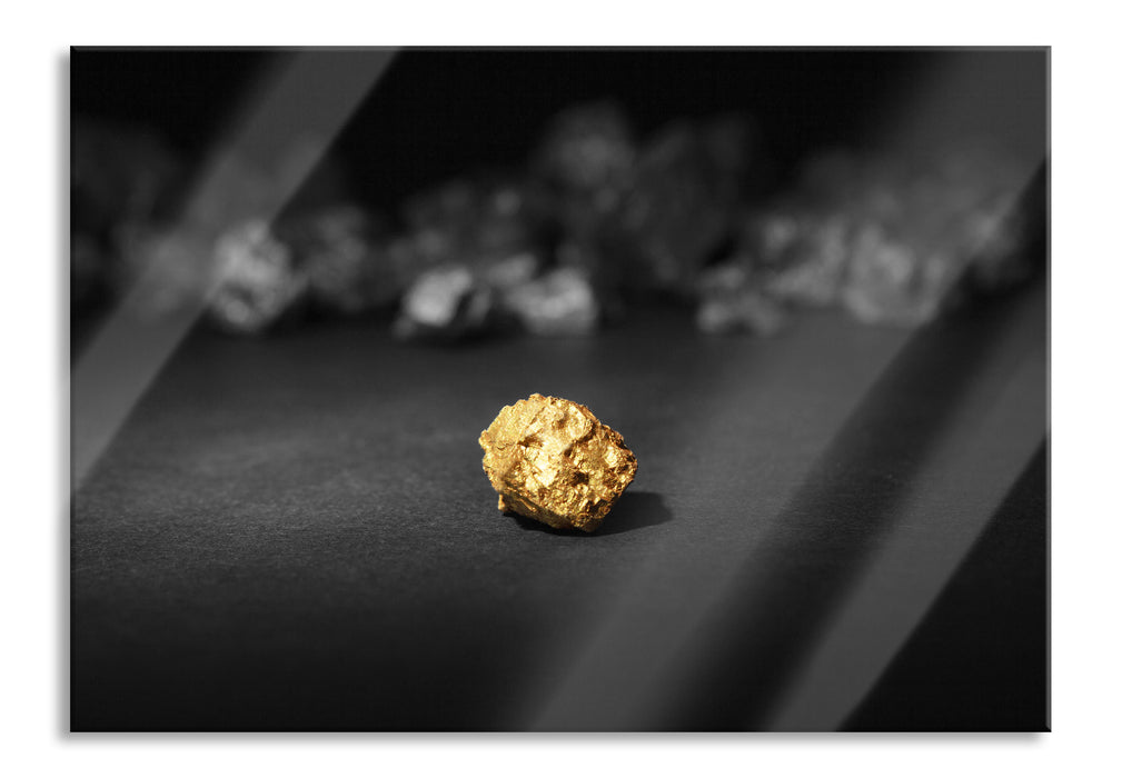 Goldnugget im Vordergrund, Glasbild