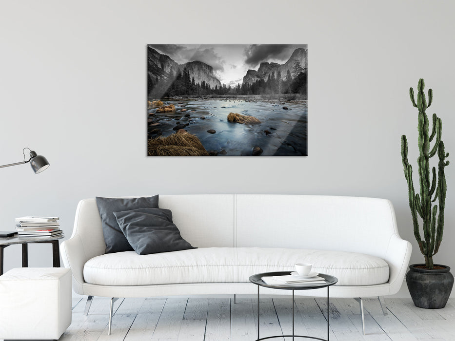 seichter Fluss im Wald, Glasbild