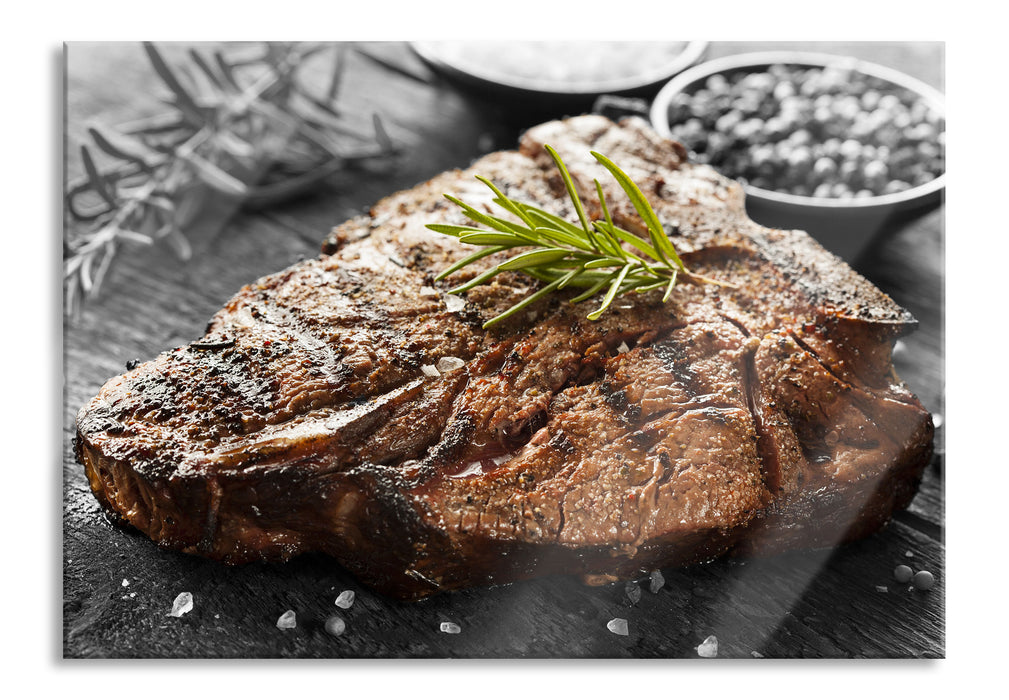 Gebratenes Steak mit Rosmarin, Glasbild