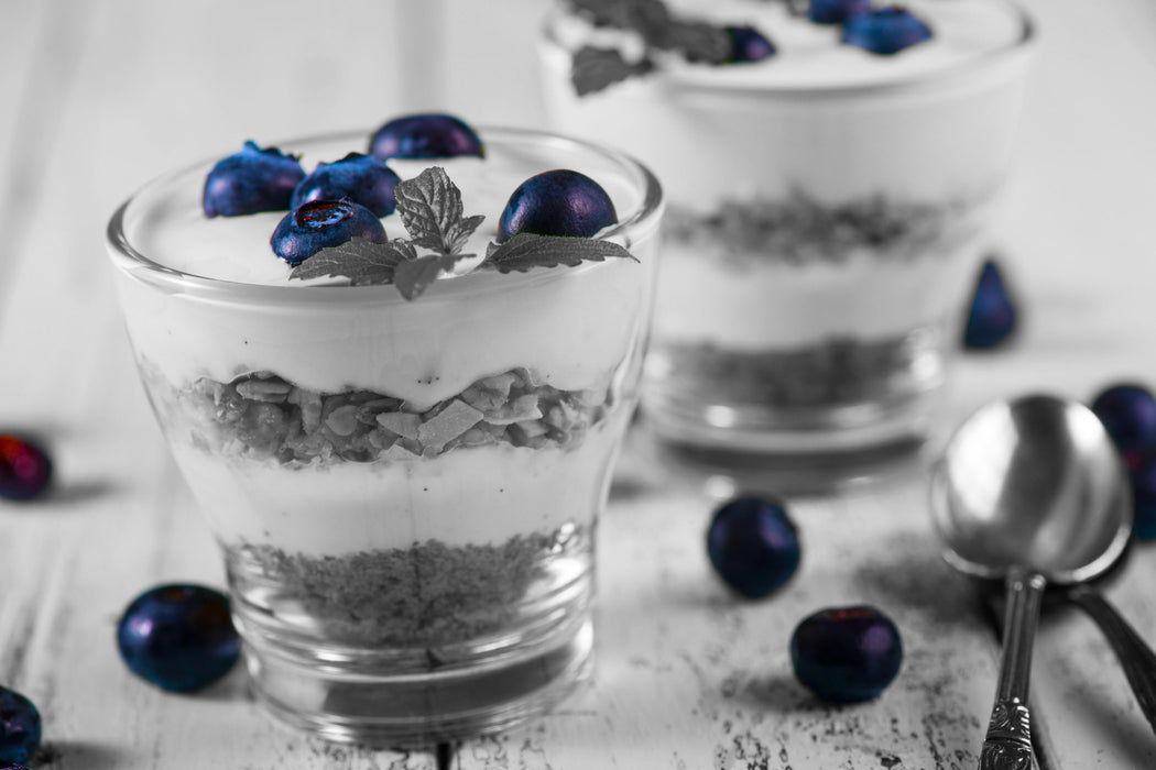 Blaubeerjoghurt mit Müsli, Glasbild