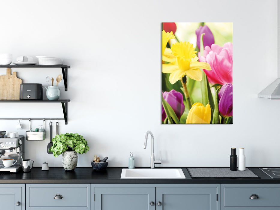 Osterglocken und Tulpen, Glasbild